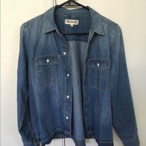 Madewell drop hem chambray button down